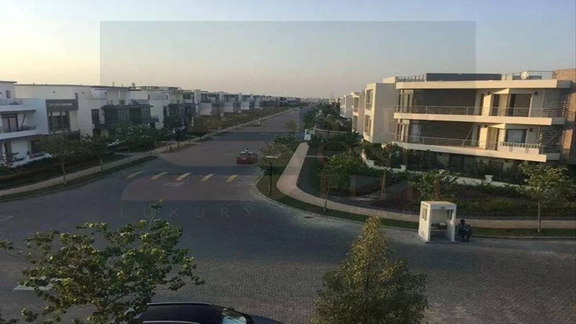 فيلا منفصلة للبيع بالتقسيط في تاج سيتي امام المطار