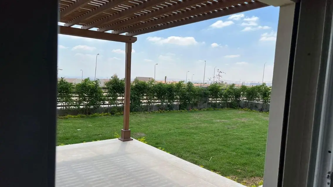 للإيجار – تاون هاوس في كمبوند إيتابا