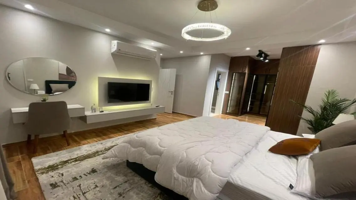 Super Lux Furnished Apartment for Rent in Eastown