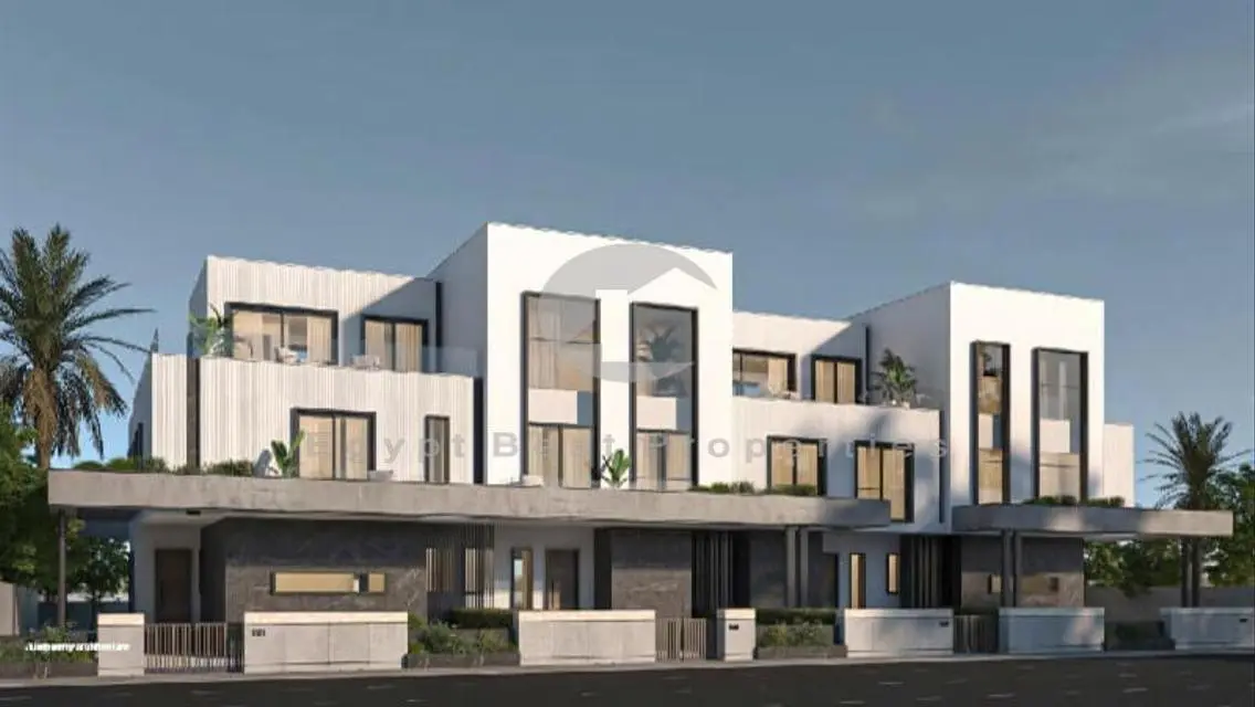 Grande Villa for Resale: Luxury Living in Stei8ht