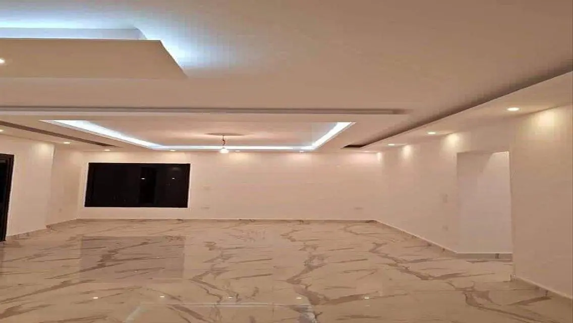 شقه فندقيه للبيع متشطبه بكمبوند ريفان العاصمه
