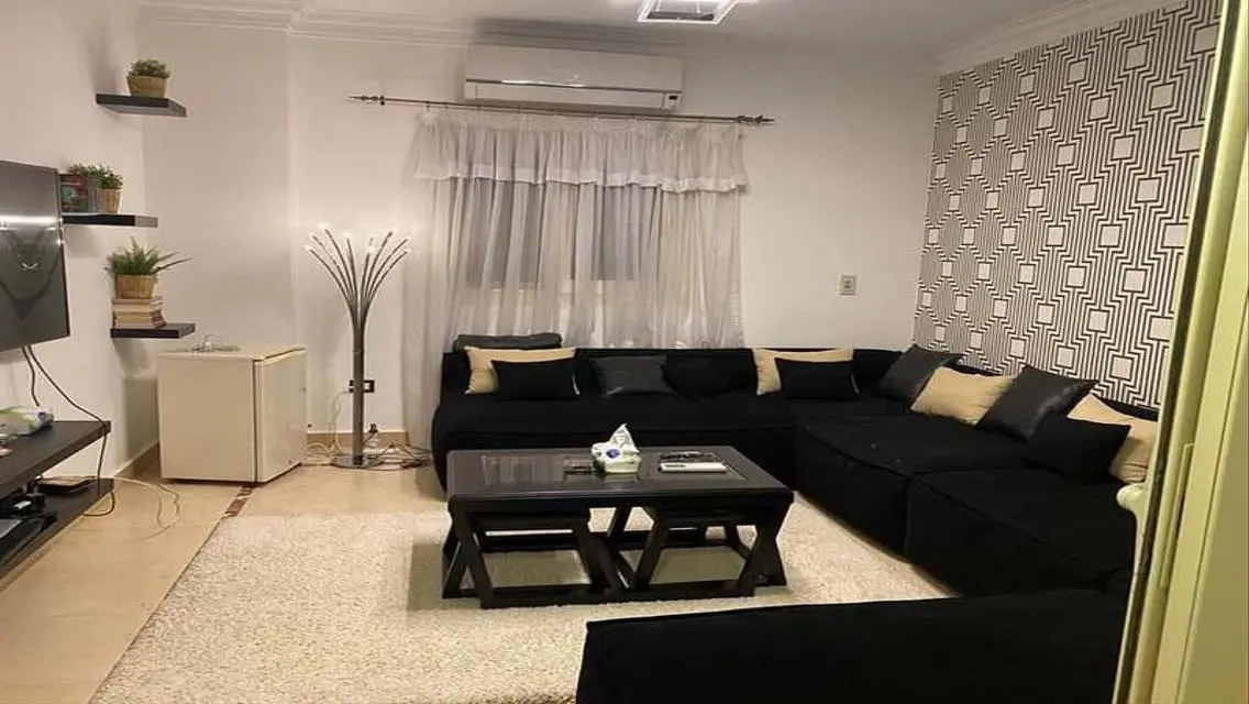 شقه فندقيه للبيع متشطبه بكمبوند ريفان العاصمه