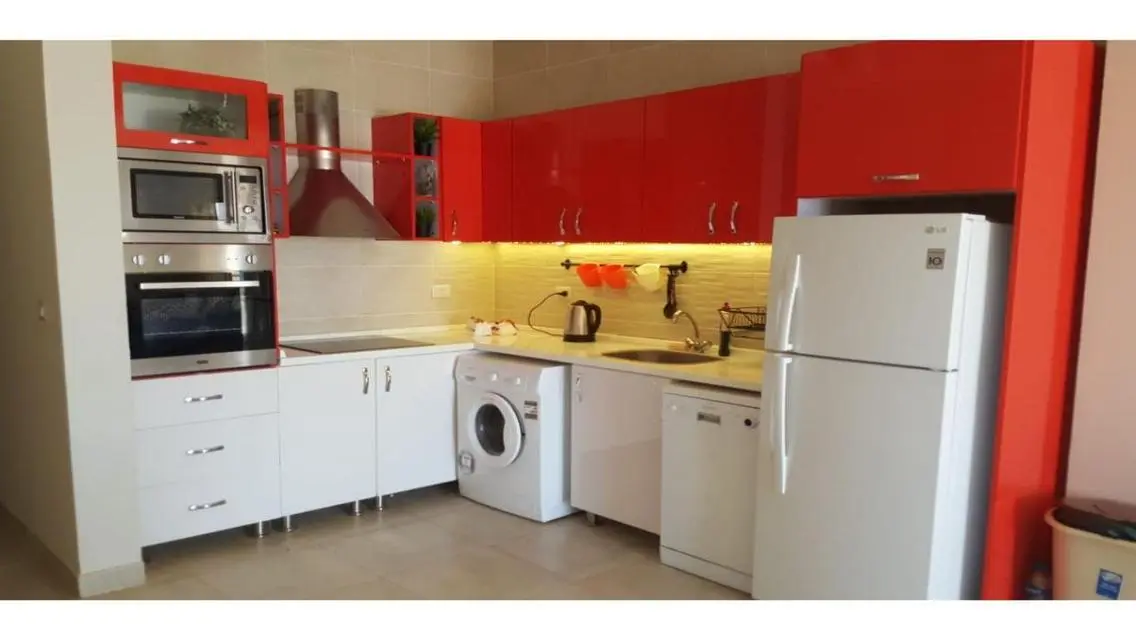 1st floor chalet 3 beds. direct sea and pool view