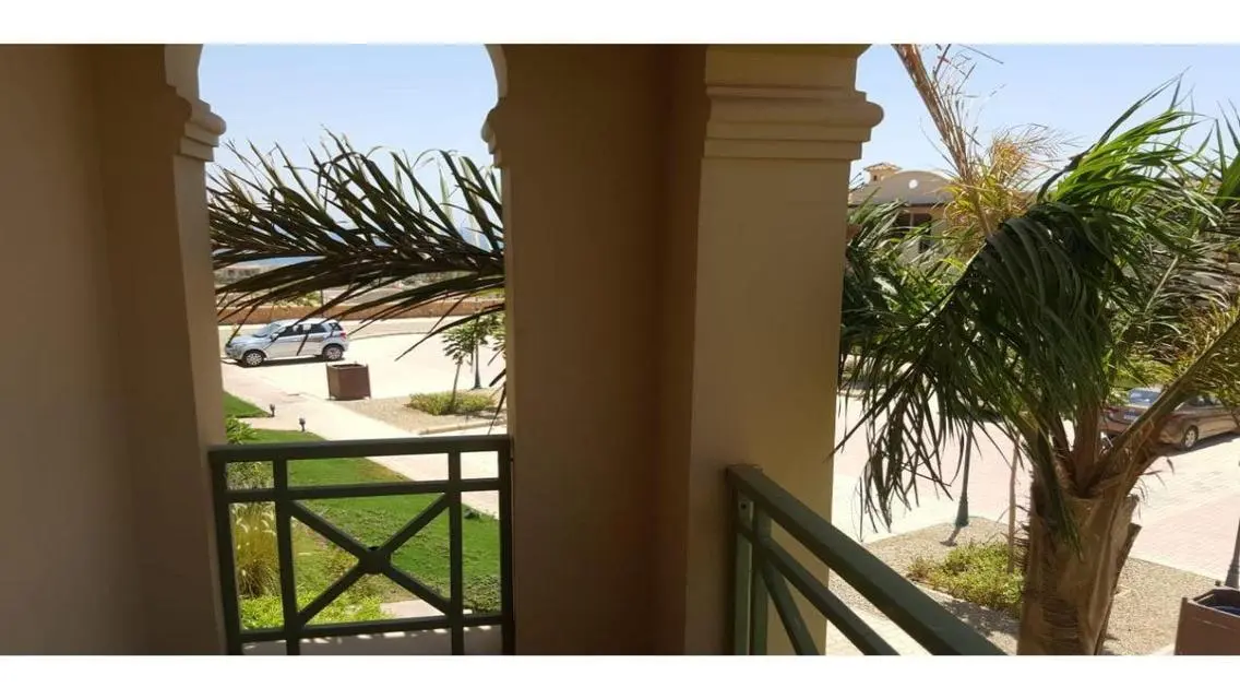 1st floor chalet 3 beds. direct sea and pool view