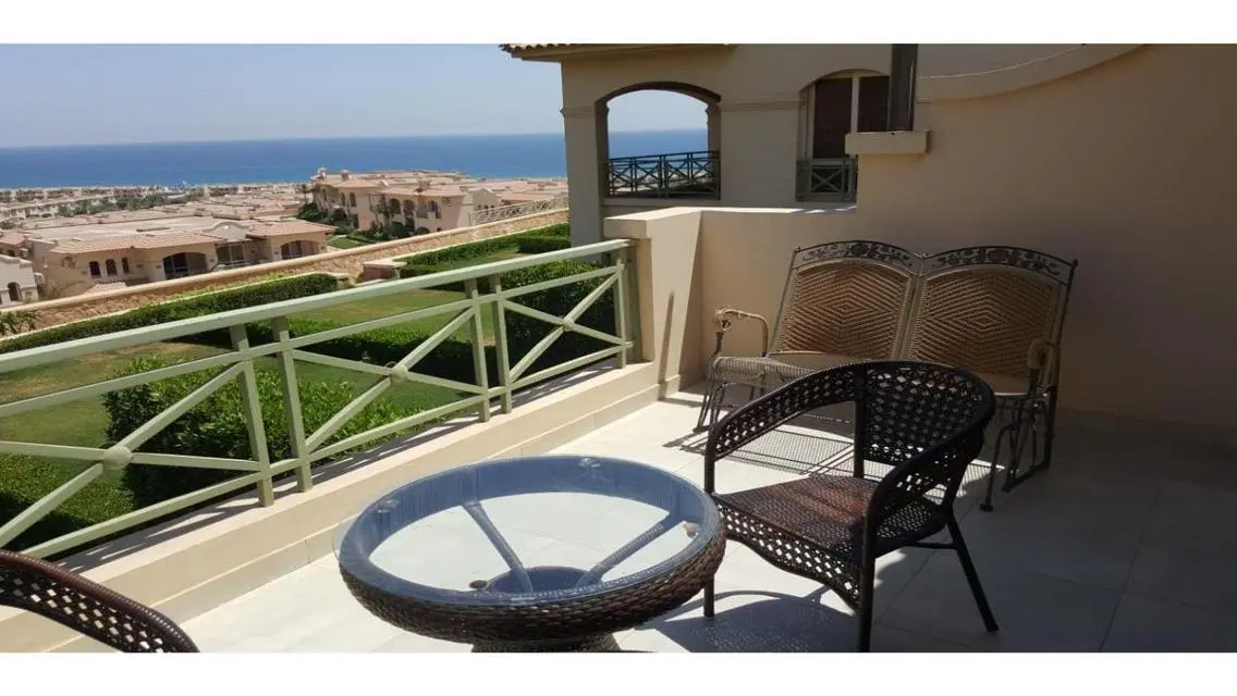 1st floor chalet 3 beds. direct sea and pool view