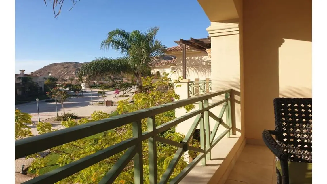 1st floor chalet 3 beds. direct sea and pool view