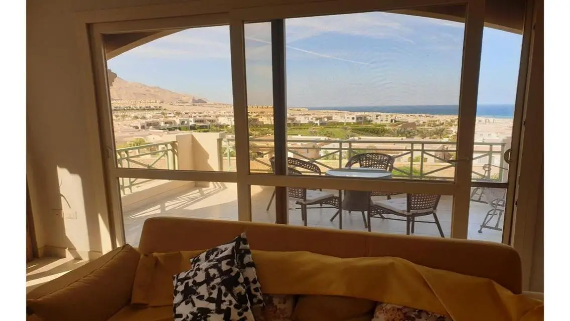 1st floor chalet 3 beds. direct sea and pool view
