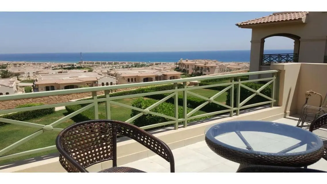1st floor chalet 3 beds. direct sea and pool view