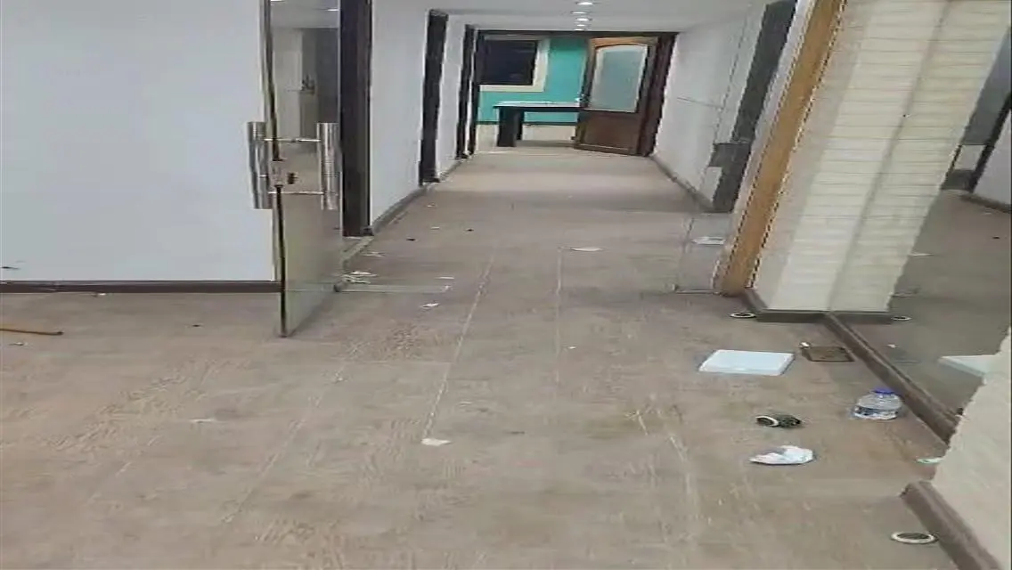مكتب 250م اداري نصف مفروش دور رابع مكيف بالكامل