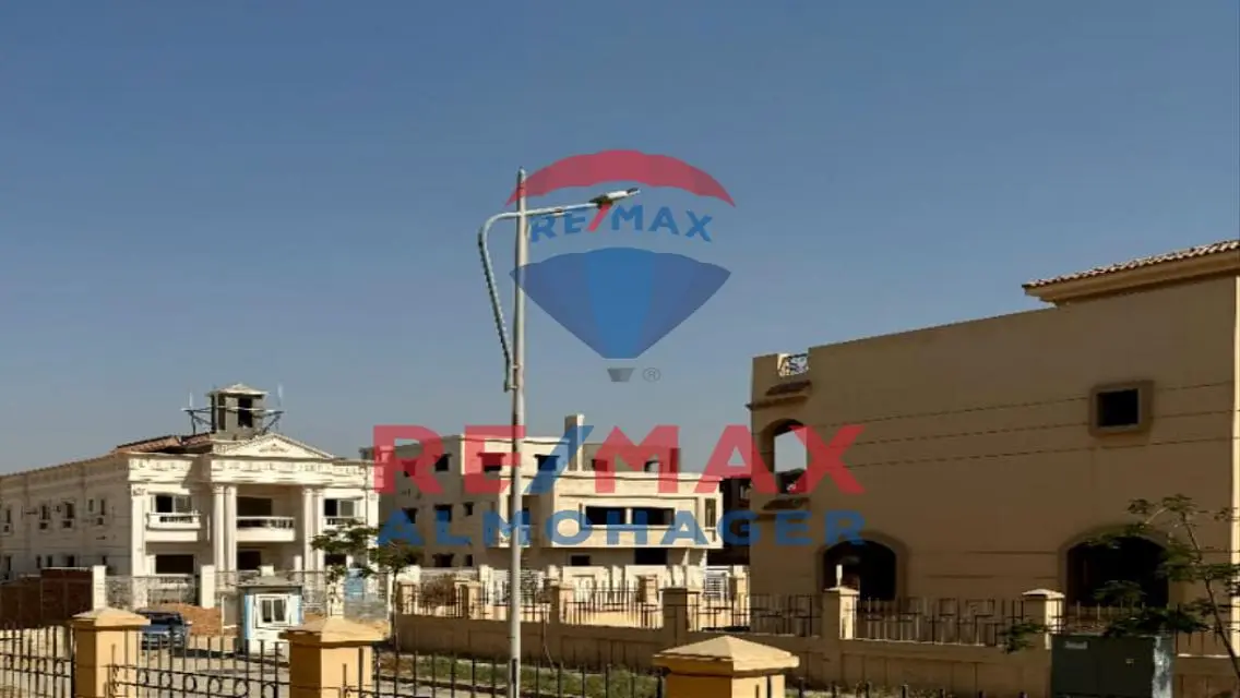 منزل فخم مع حديقة خاصة للبيع بسعر مغري