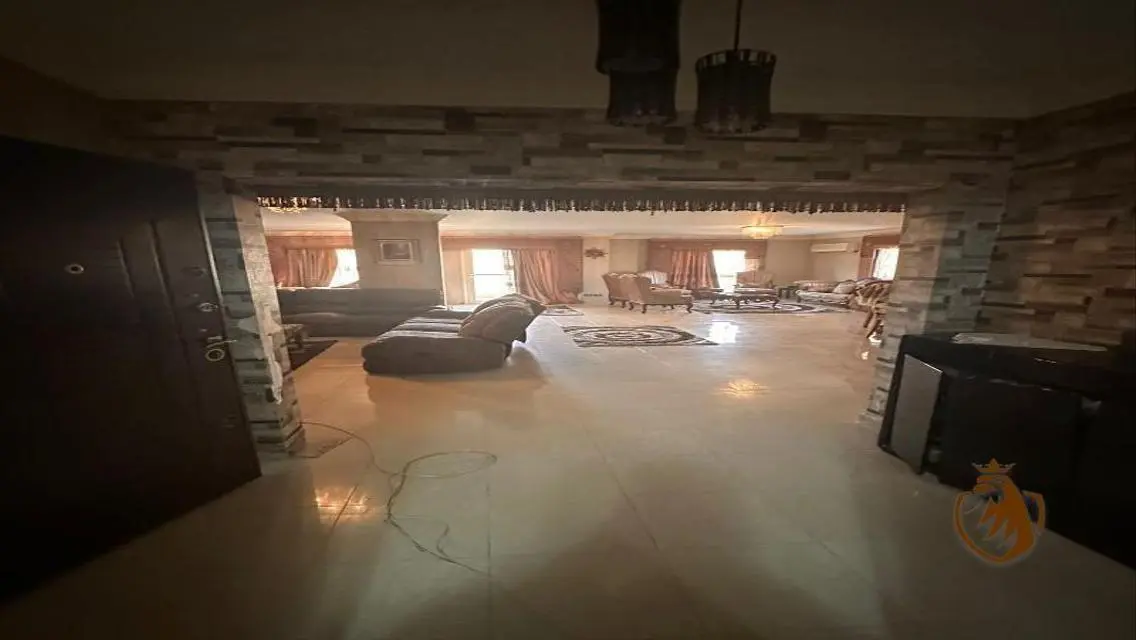 للبيـع 300 م بالـرحـاب 2 موقـع مميـز جنـب الخدمـات