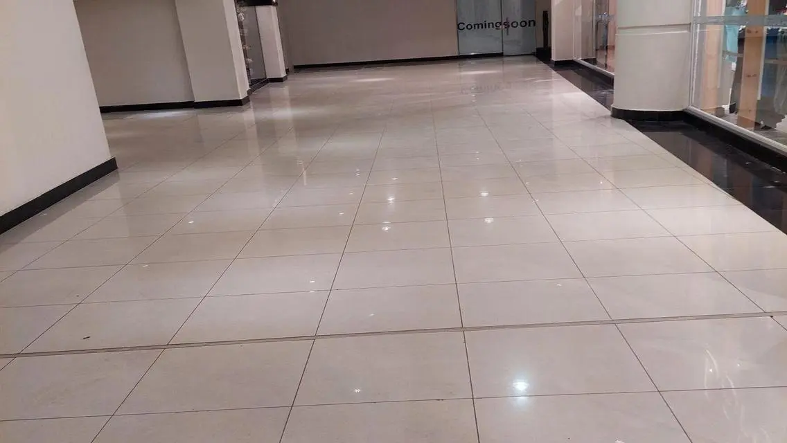 محل استلام فوري للأيجار في مول مكسيم دور ارضي