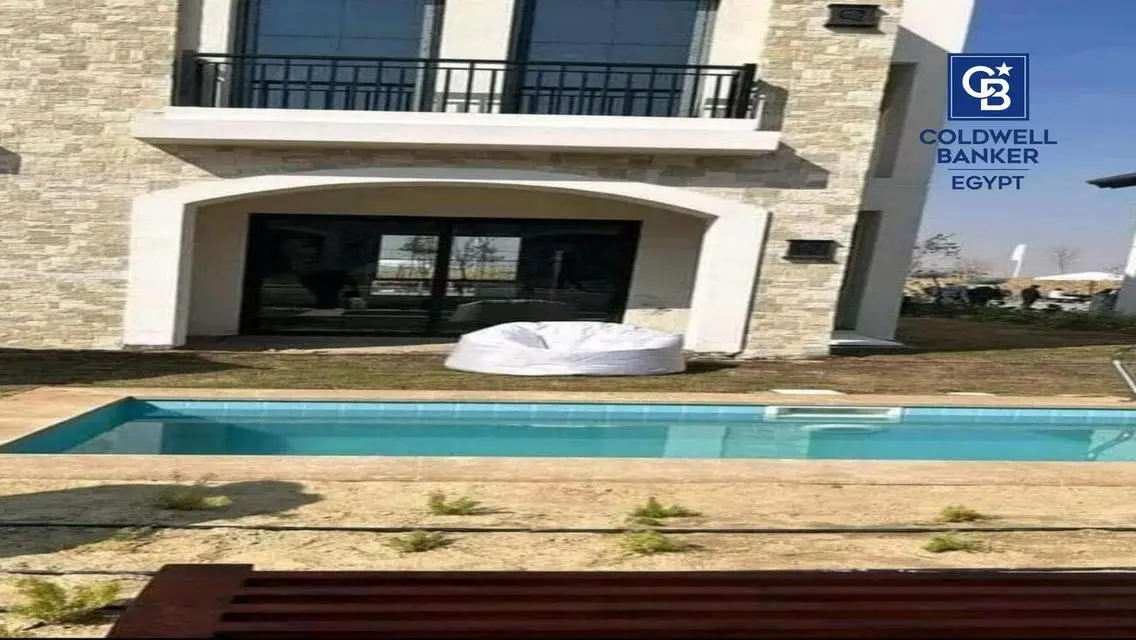 فيلا للبيع / متشطبه بالتكيفات / خصم للكاش 50%