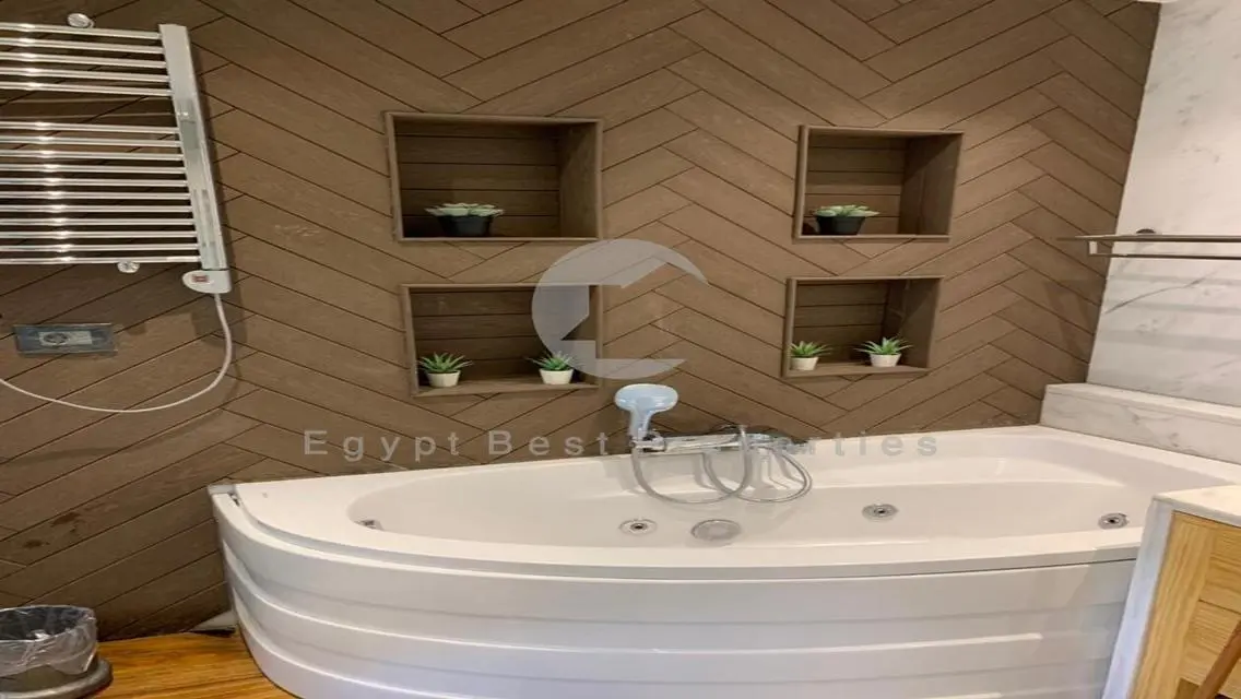 للايجار شقة في بيفرلي هيلز كورت يارد مفروشة ألترا