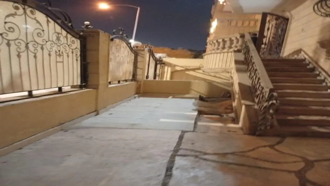 شقه حي خامس عقد تانى ارضى مرتفع 250م