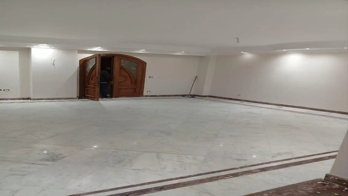 شقه حي خامس عقد تانى ارضى مرتفع 250م