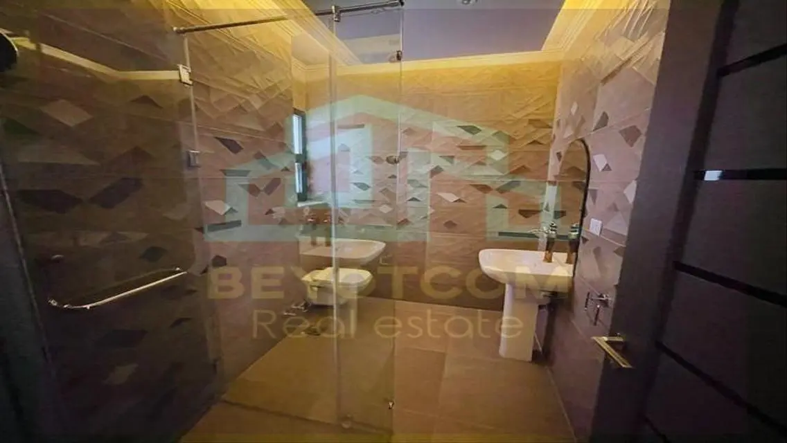 شقه ارضى بحديقه لايجار كورد يارد سوديك بفرلى هيلز