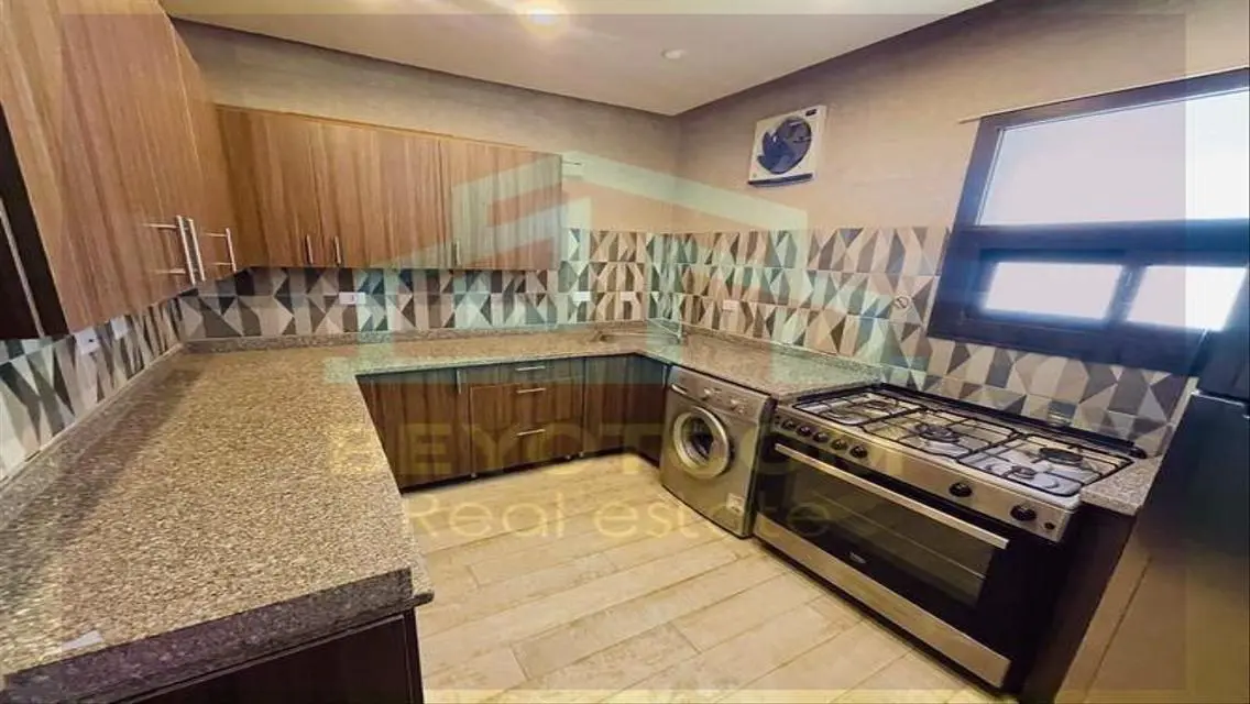 شقه ارضى بحديقه لايجار كورد يارد سوديك بفرلى هيلز