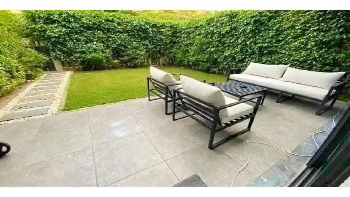 with garden fully finshed AC&#39;S &amp; kitchen 2.400.000