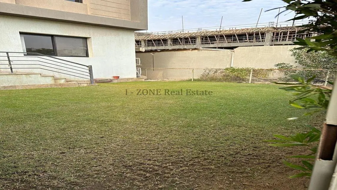 Modern furnished apartment with garden for rent,