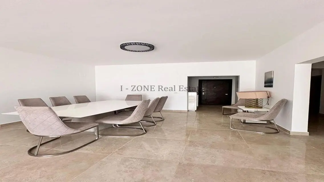 Modern furnished apartment with garden for rent,