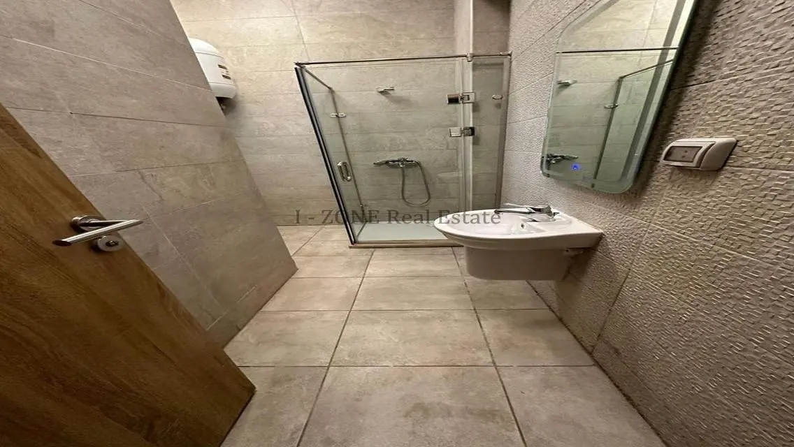 Modern furnished apartment with garden for rent,