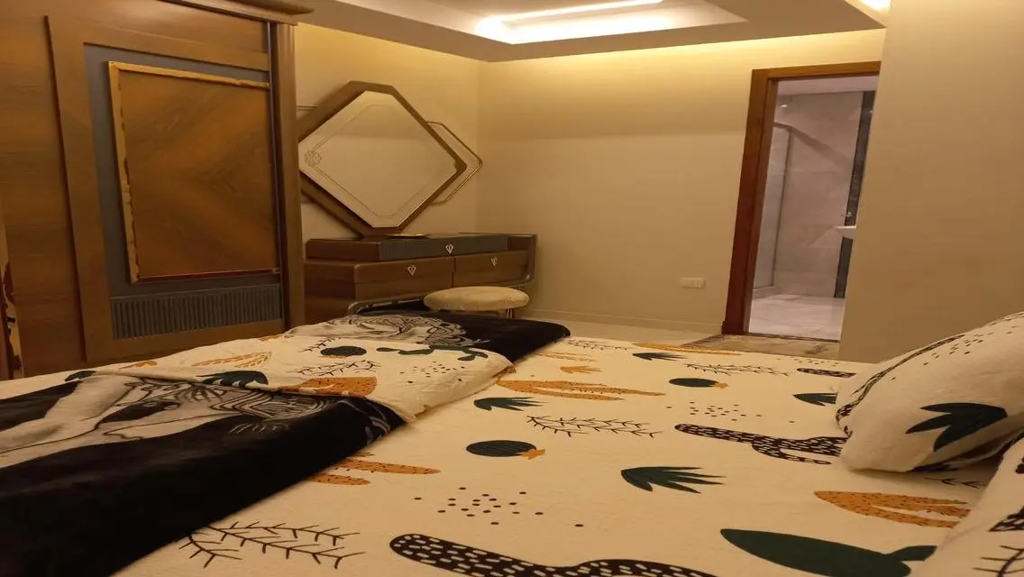 شقة فندقيه مفروشة تشطيب فندقي 3غرفة نوم بالدقي