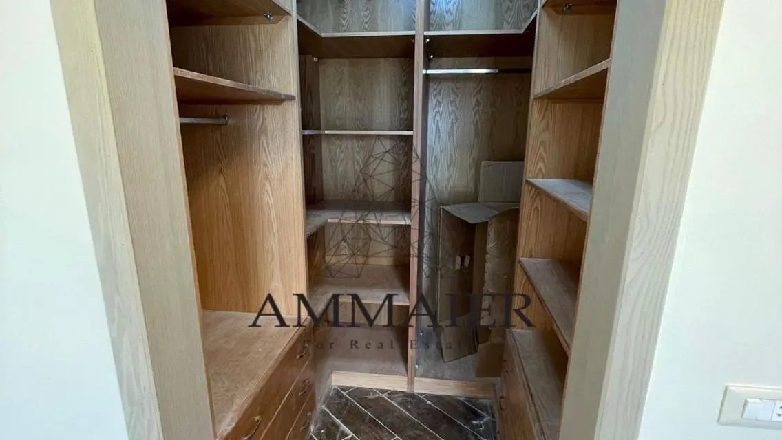 Duplex for Sale in Westown