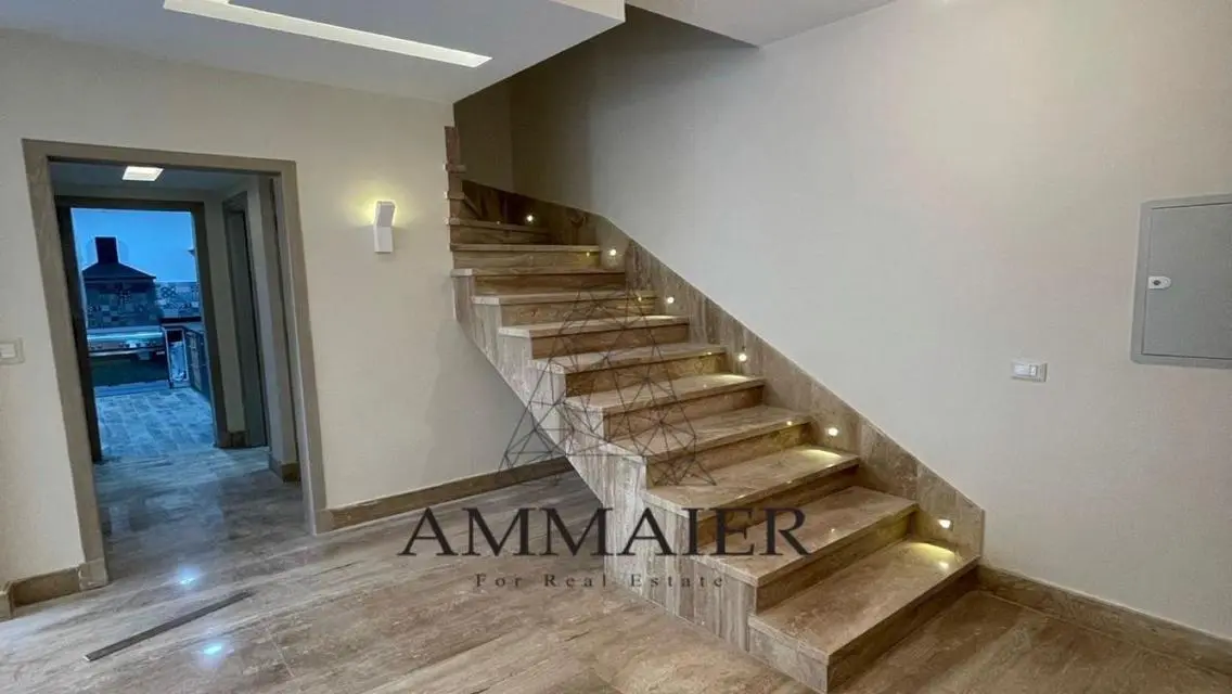 Duplex for Sale in Westown