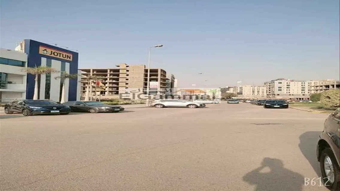ارض شديدة التميز ادارى بالكامل للبيع بسعر مناسب