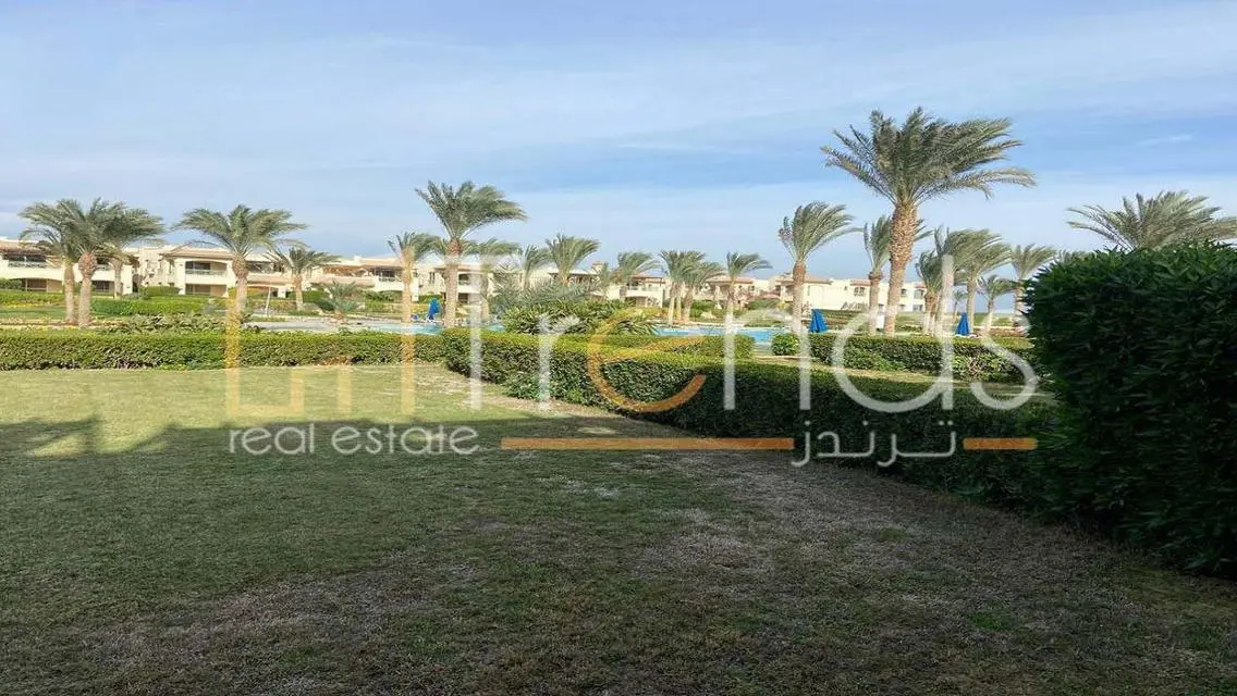 شاليه ارضي  صف اول  استلام فورى حديقه خاصه