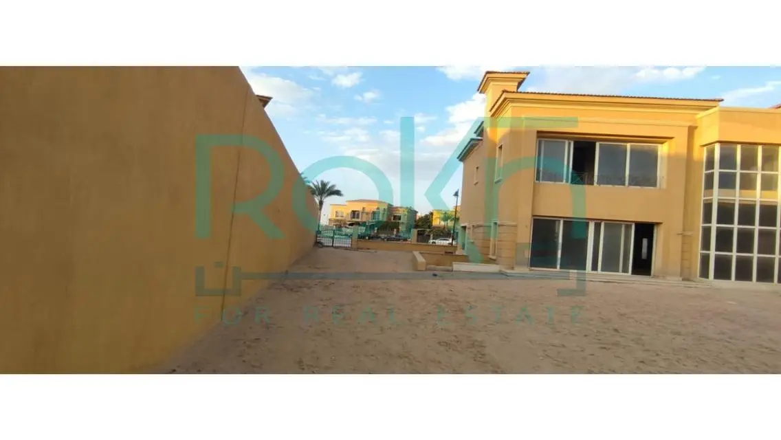 فيلا للبيع للبيع في الجولدن سكوير زايد اميز لوكيشن