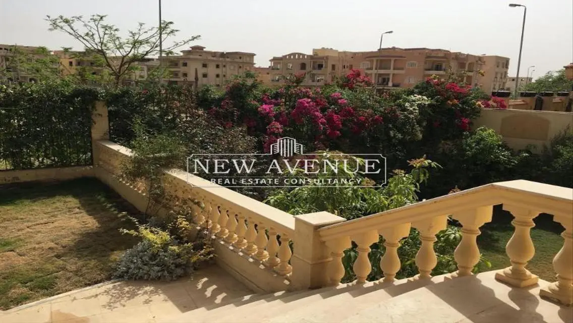 شقة رائعة بمساحة 1200 متر مطلة على معلم رئيسي