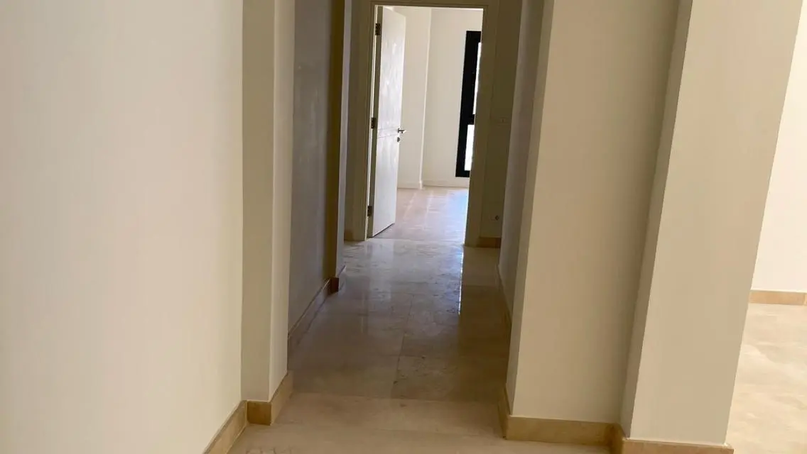 شقة مميزة بإطلالات متعددة الزوايا - اويست