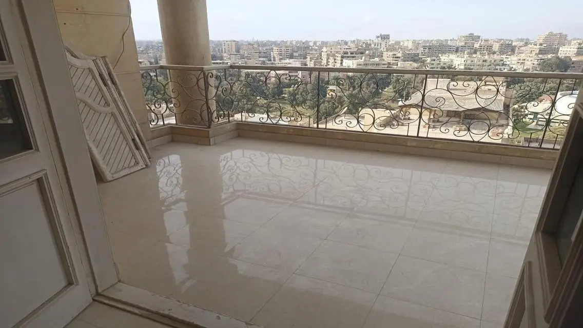 شقة للايجار ٢٥٠ م شارع نخلة المطيعي سكني أو اداري