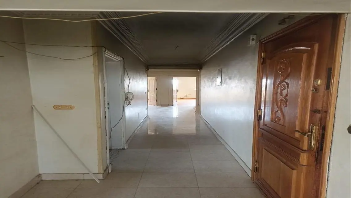 شقة للايجار ٢٥٠ م شارع نخلة المطيعي سكني أو اداري