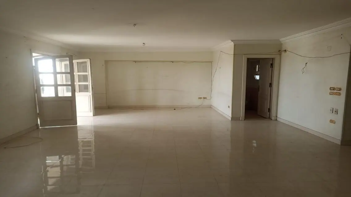 شقة للايجار ٢٥٠ م شارع نخلة المطيعي سكني أو اداري