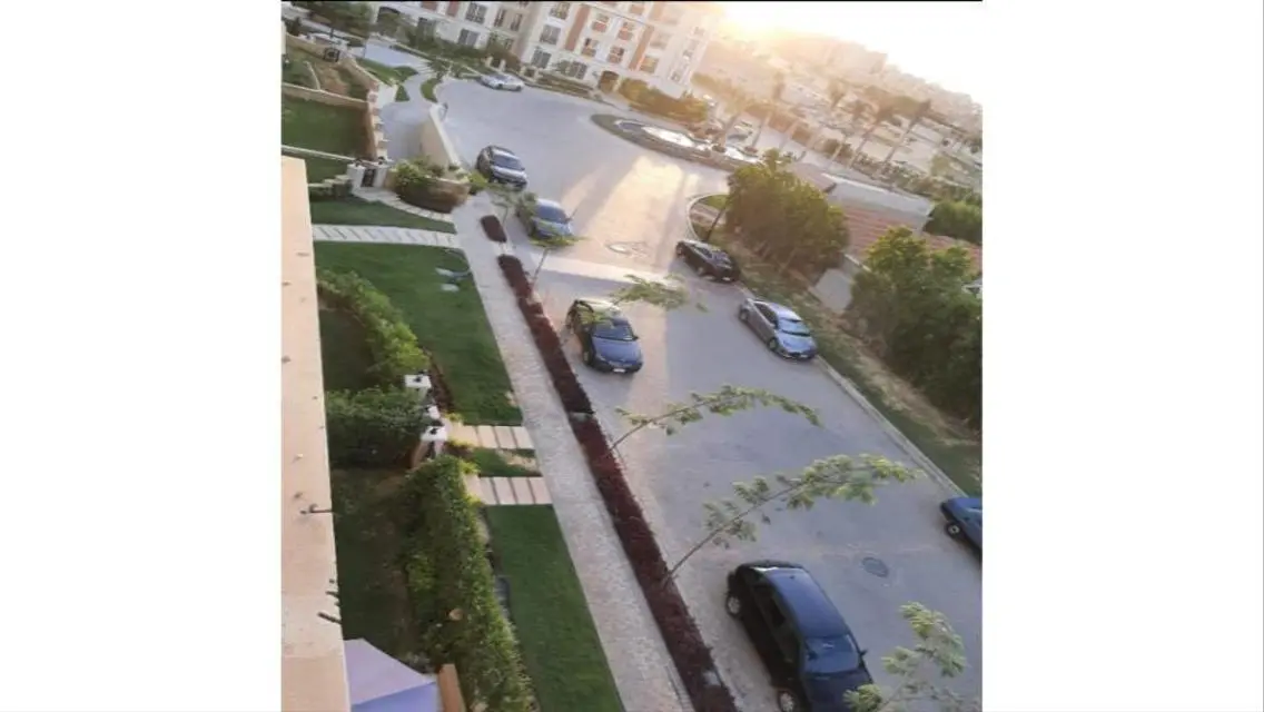 ستوديو بحديقة نص مفروش  ايجار كمبوند ريجنتس بارك