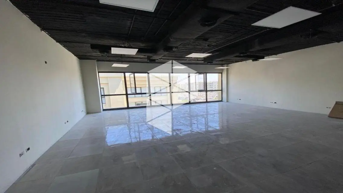 Open space office for rent in Mivida 137 m