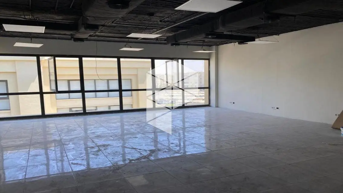 Open space office for rent in Mivida 137 m
