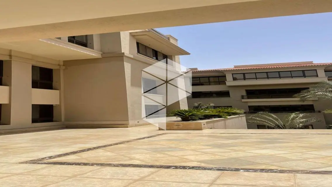 مكتب متاجر للبيع فى القطاميه هايتس 370 م