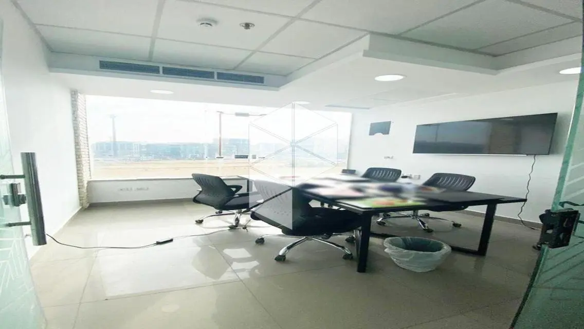 Office 220m at lower price than real estate market