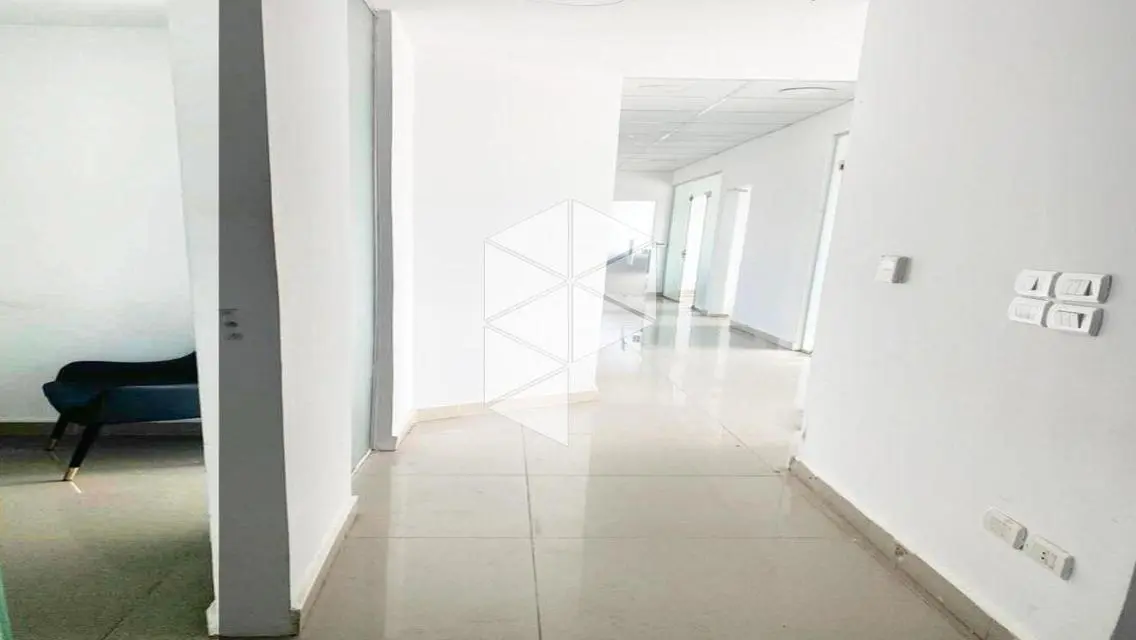 Office 220m at lower price than real estate market