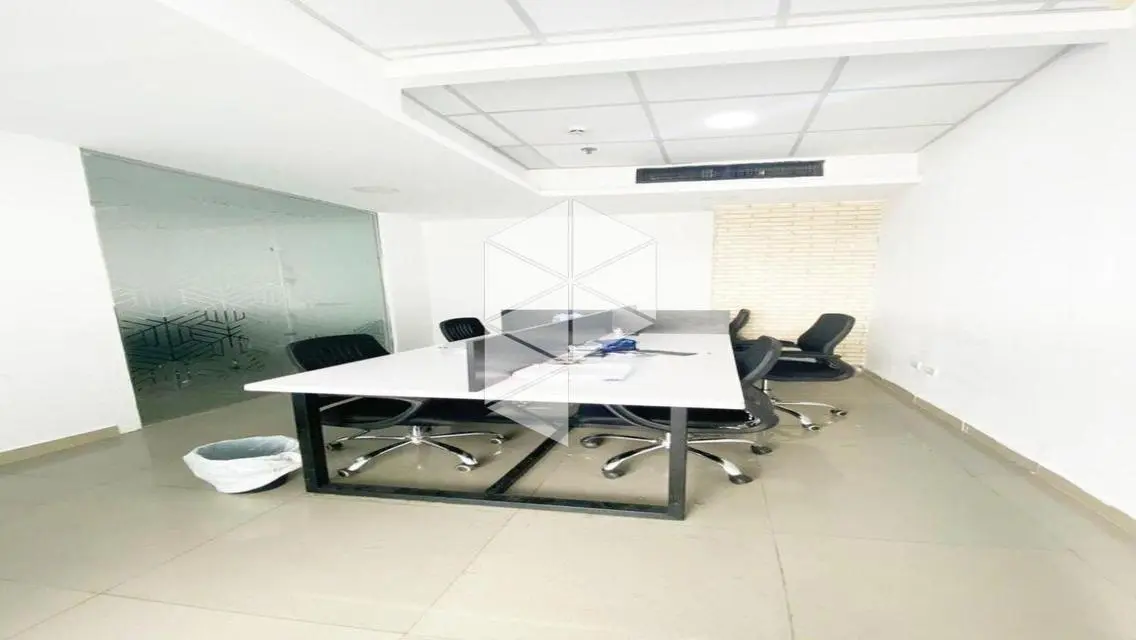 Office 220m at lower price than real estate market