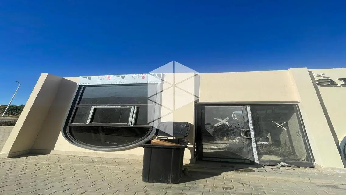 Shop rent in North ninety 26 m indoor 30 m outdoor