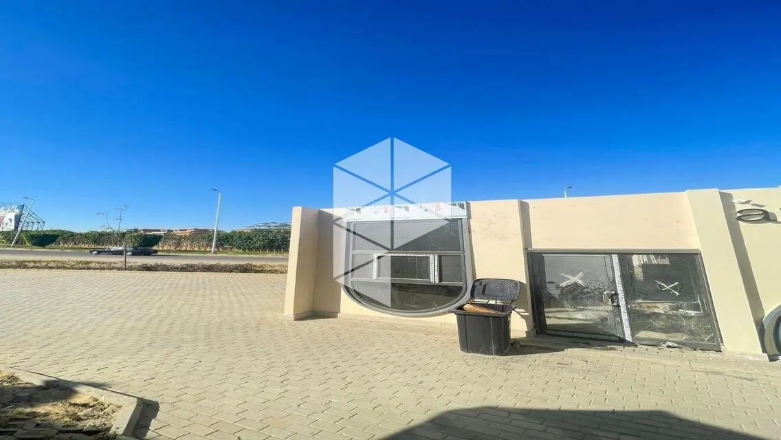 Shop rent in North ninety 26 m indoor 30 m outdoor