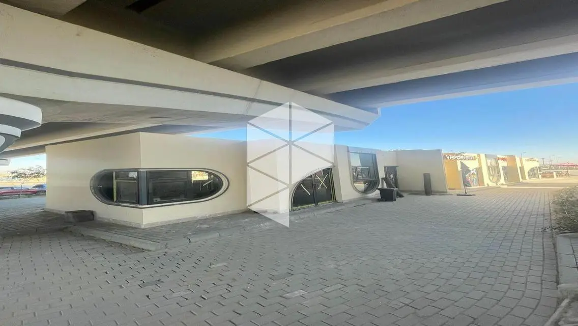 Shop rent in North ninety 26 m indoor 30 m outdoor