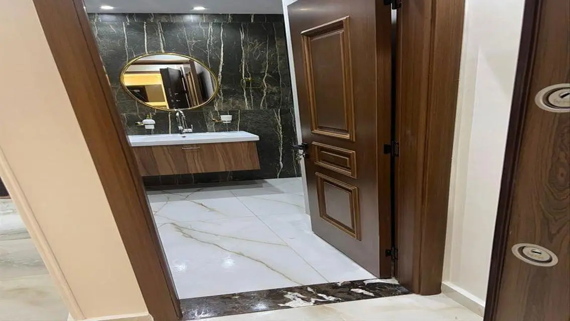 شقه مميزه للبيع بمدينتي في B12 تشطيبات اللتر سوبر