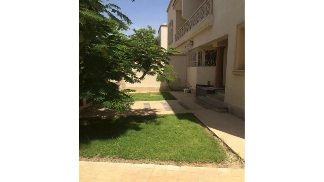 فيلا توين هاوس للبيع 470م كمبوند جرينز  تسهيلات 7