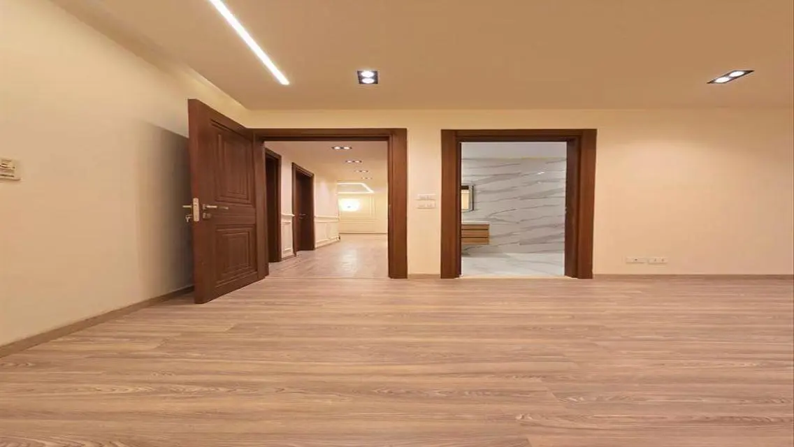 شقه لقطه للبيع كاش مدينتى B6 مساحة 124م تشطيب راقى